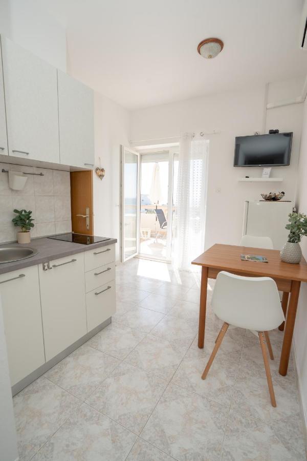 Apartments And Rooms Ljubica Lun  Exterior foto