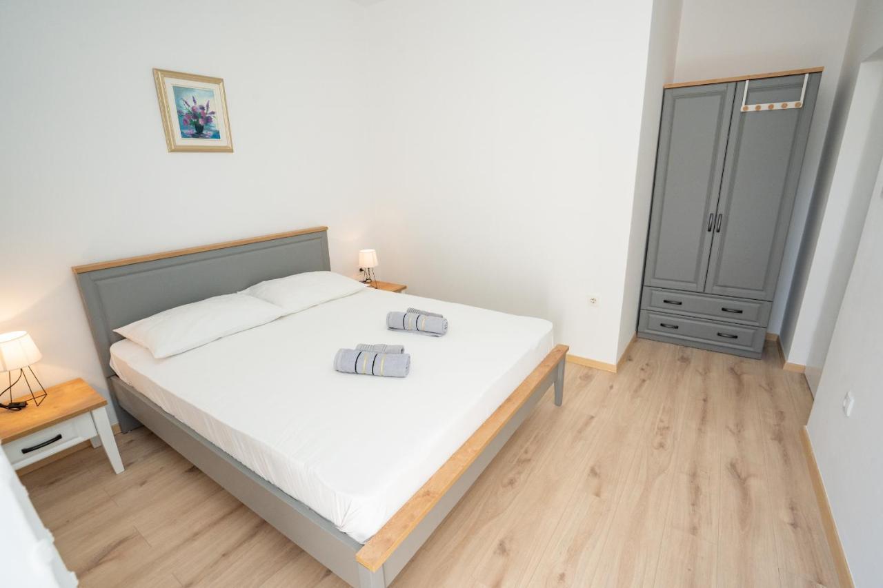 Apartments And Rooms Ljubica Lun  Exterior foto