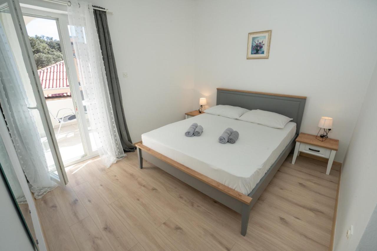 Apartments And Rooms Ljubica Lun  Exterior foto